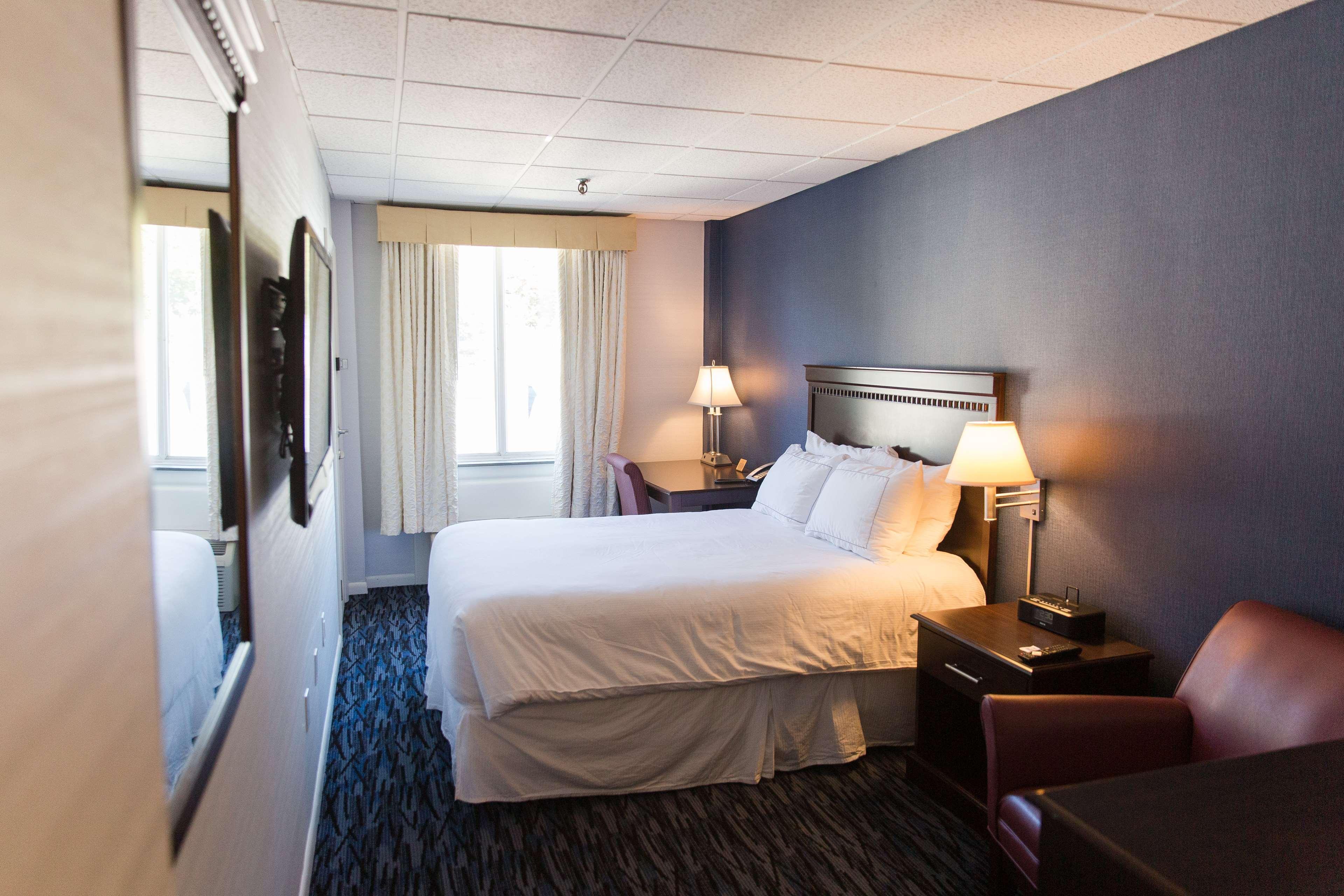 Capitol Plaza Hotel Montpelier Tapestry Collection By Hilton Bagian luar foto