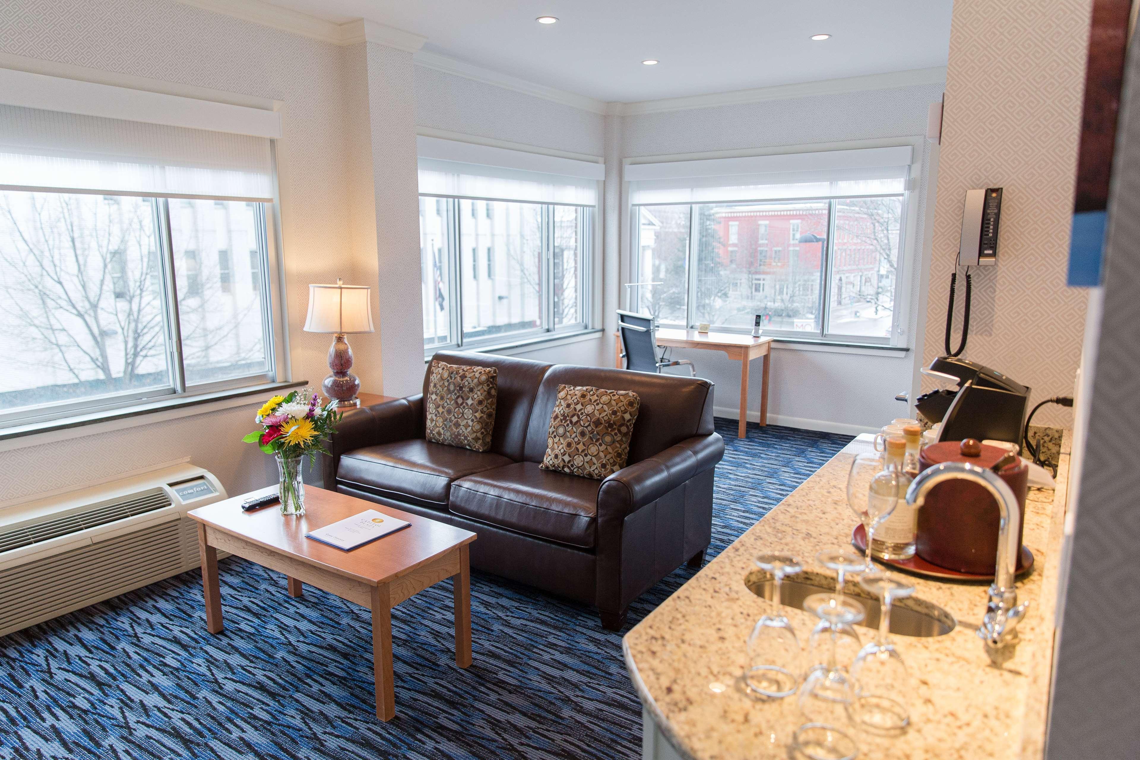 Capitol Plaza Hotel Montpelier Tapestry Collection By Hilton Bagian luar foto