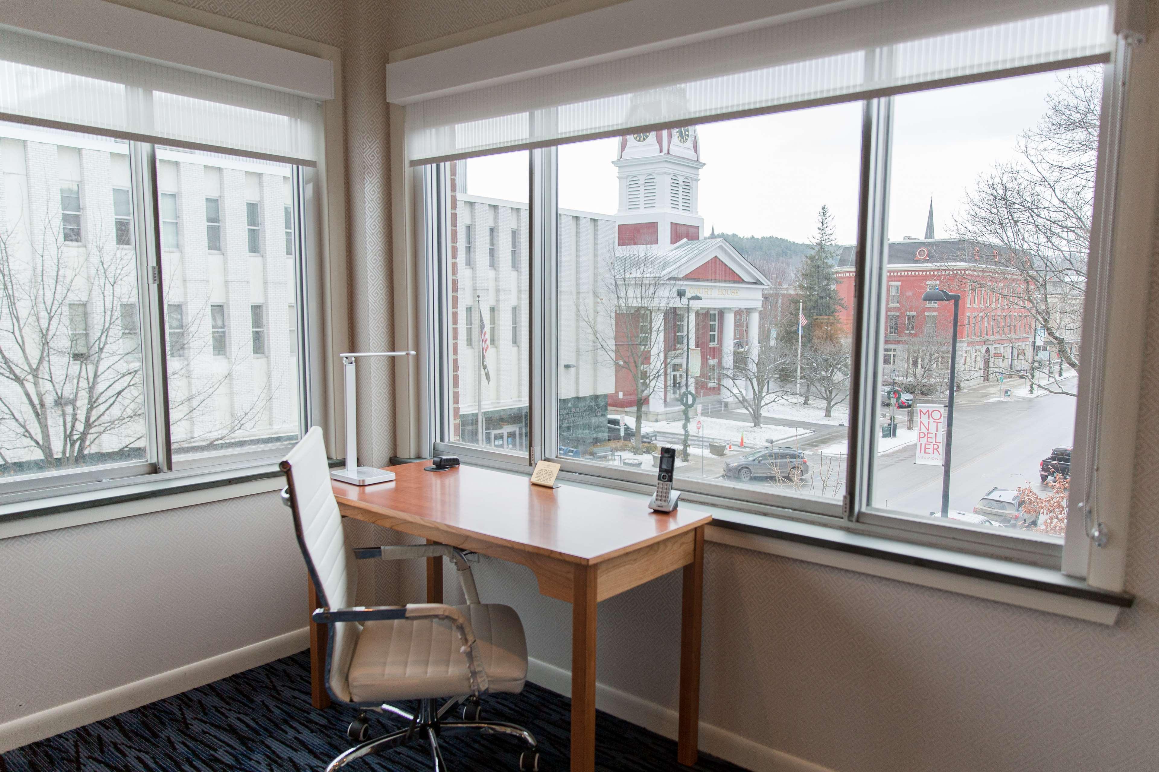 Capitol Plaza Hotel Montpelier Tapestry Collection By Hilton Bagian luar foto