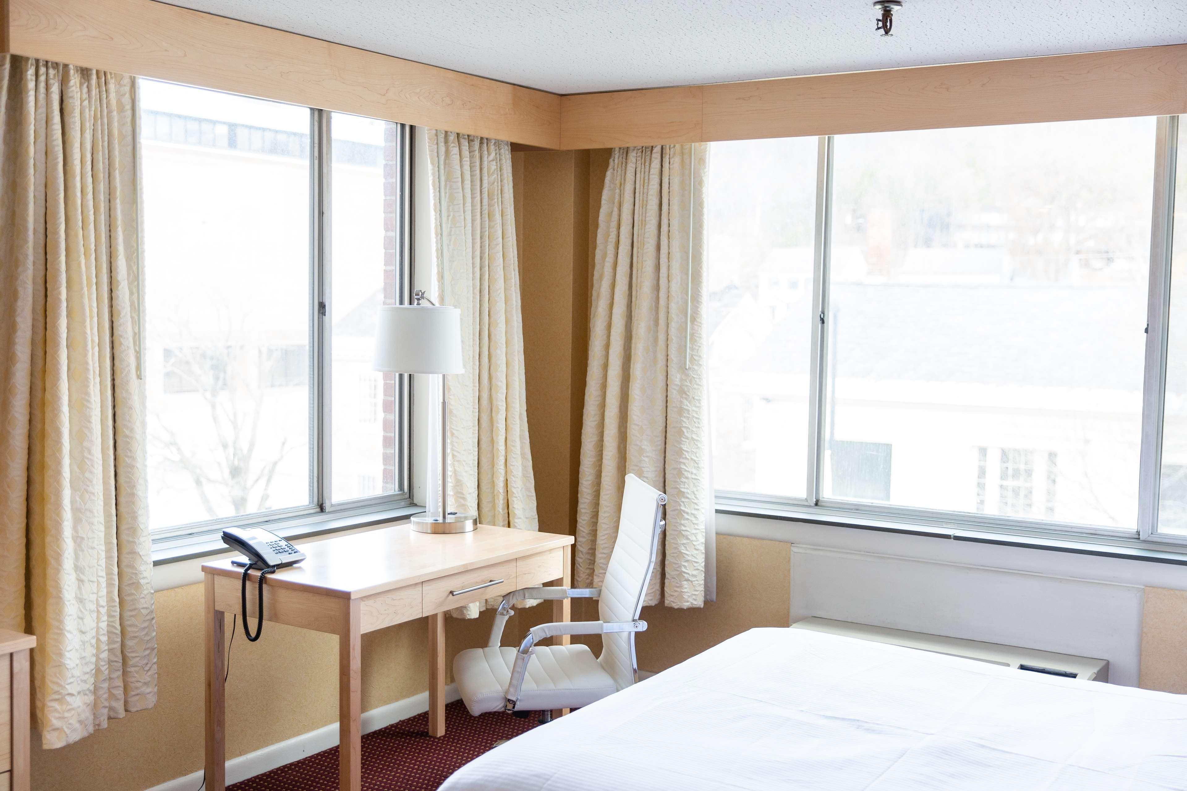 Capitol Plaza Hotel Montpelier Tapestry Collection By Hilton Bagian luar foto