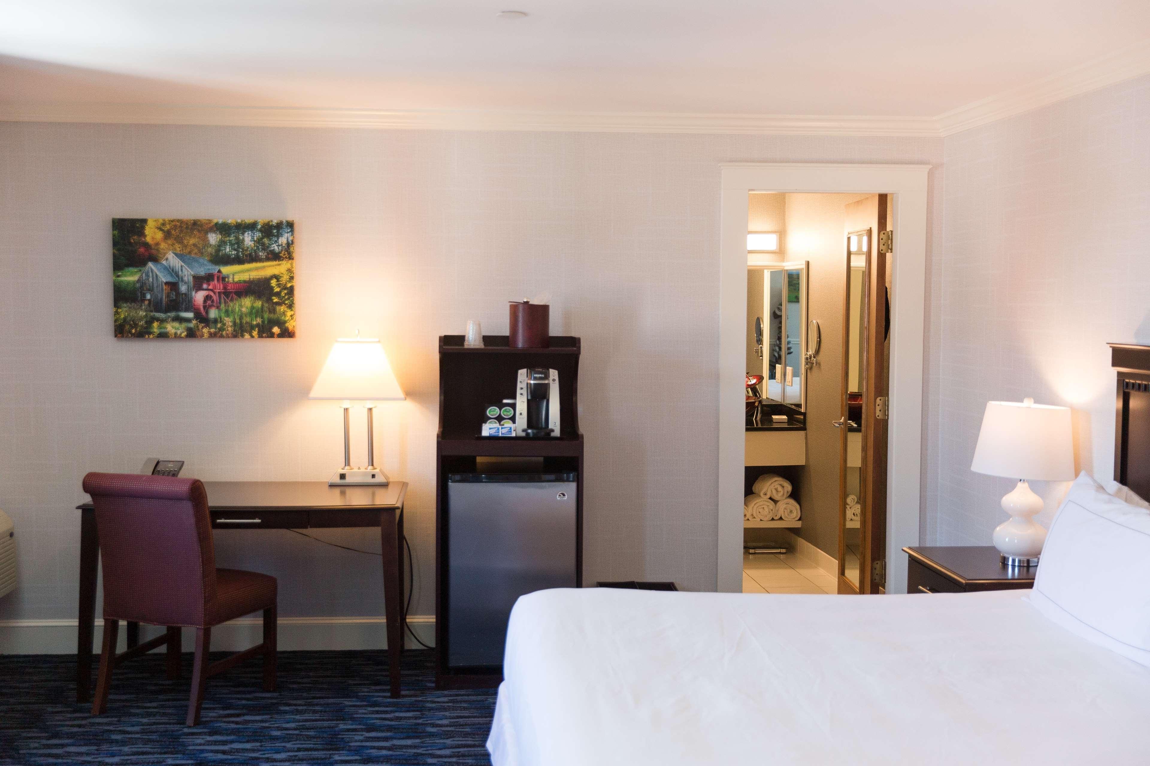 Capitol Plaza Hotel Montpelier Tapestry Collection By Hilton Bagian luar foto