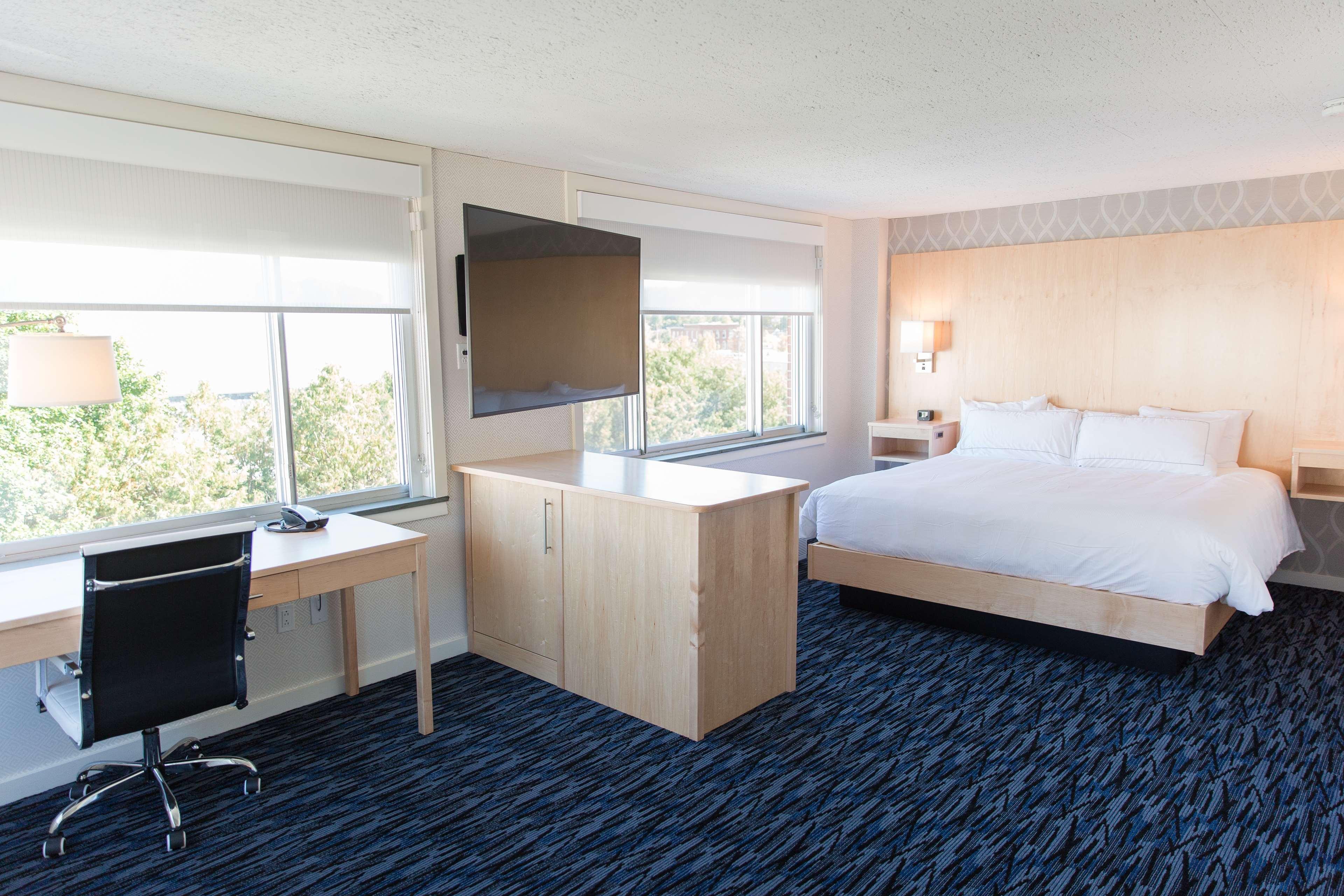 Capitol Plaza Hotel Montpelier Tapestry Collection By Hilton Bagian luar foto