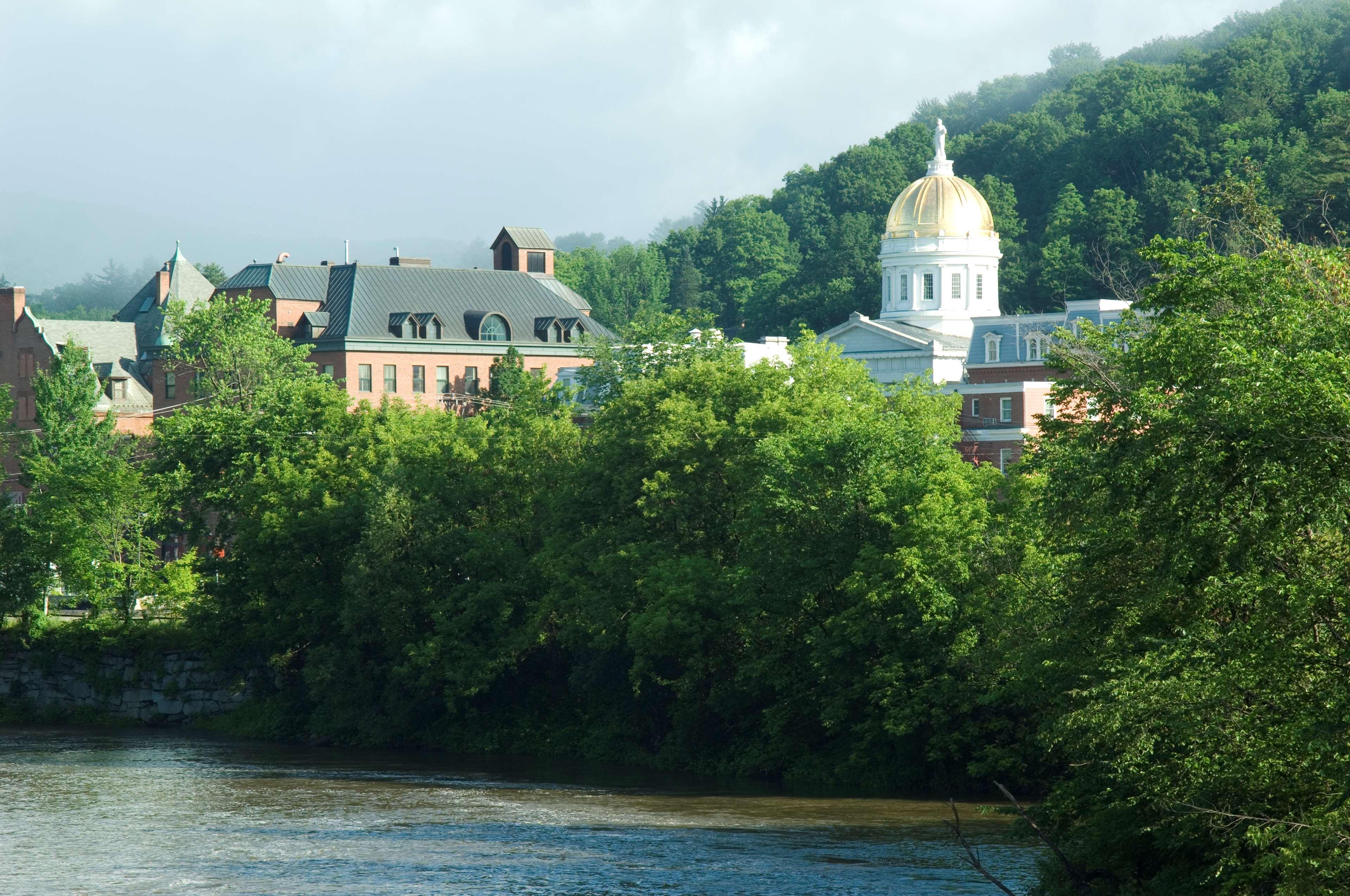 Capitol Plaza Hotel Montpelier Tapestry Collection By Hilton Bagian luar foto