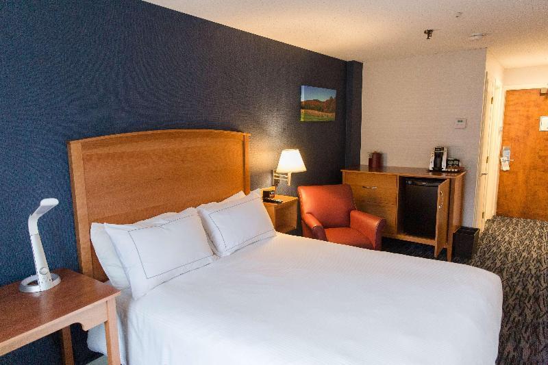 Capitol Plaza Hotel Montpelier Tapestry Collection By Hilton Bagian luar foto