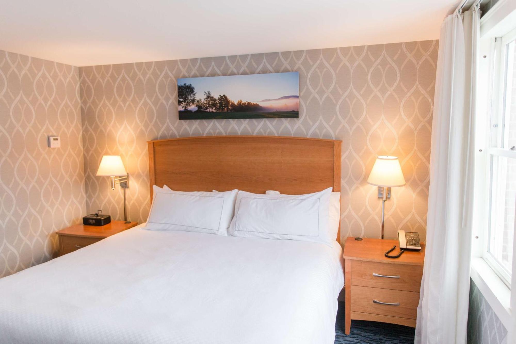 Capitol Plaza Hotel Montpelier Tapestry Collection By Hilton Bagian luar foto
