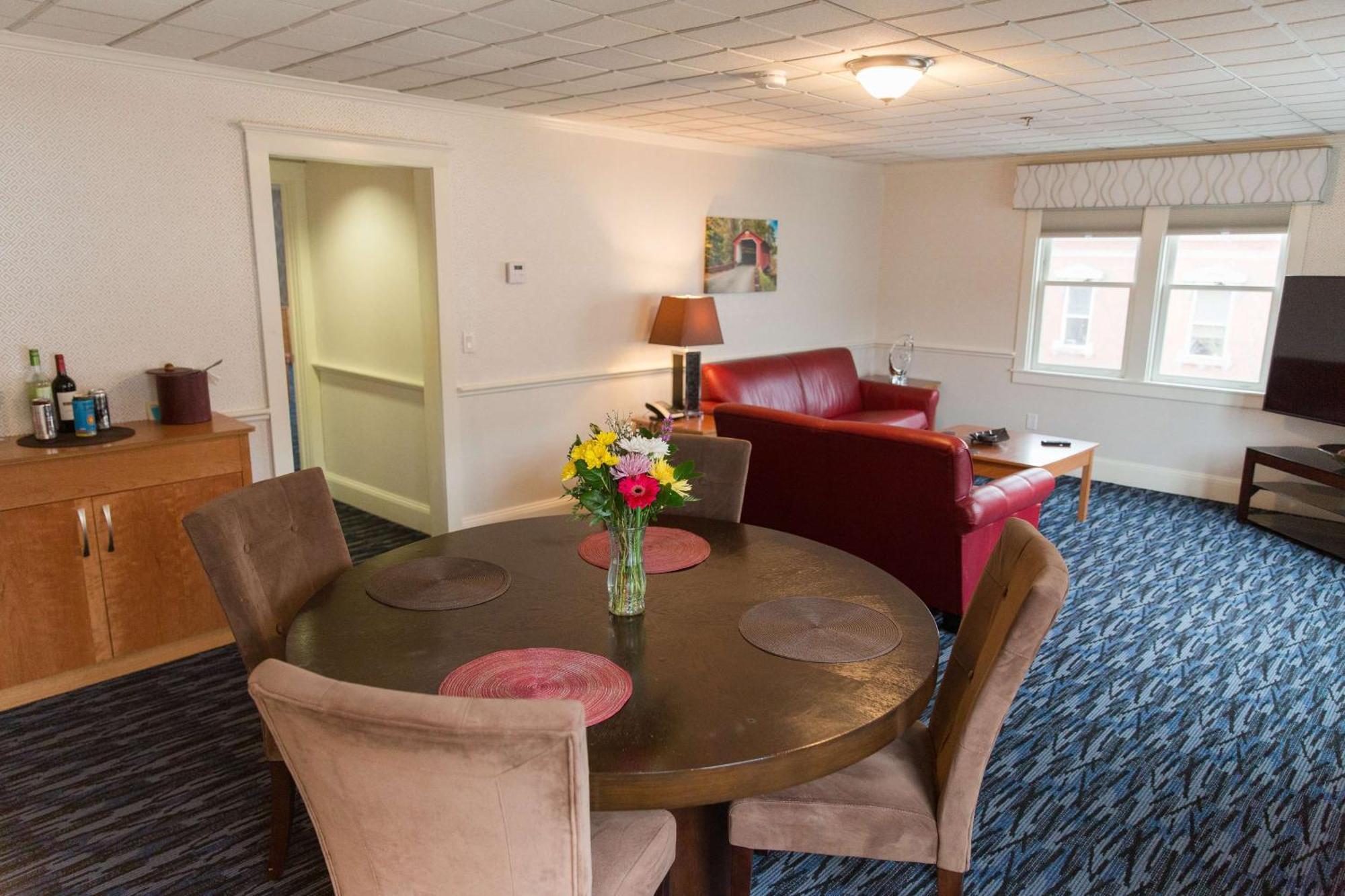 Capitol Plaza Hotel Montpelier Tapestry Collection By Hilton Bagian luar foto