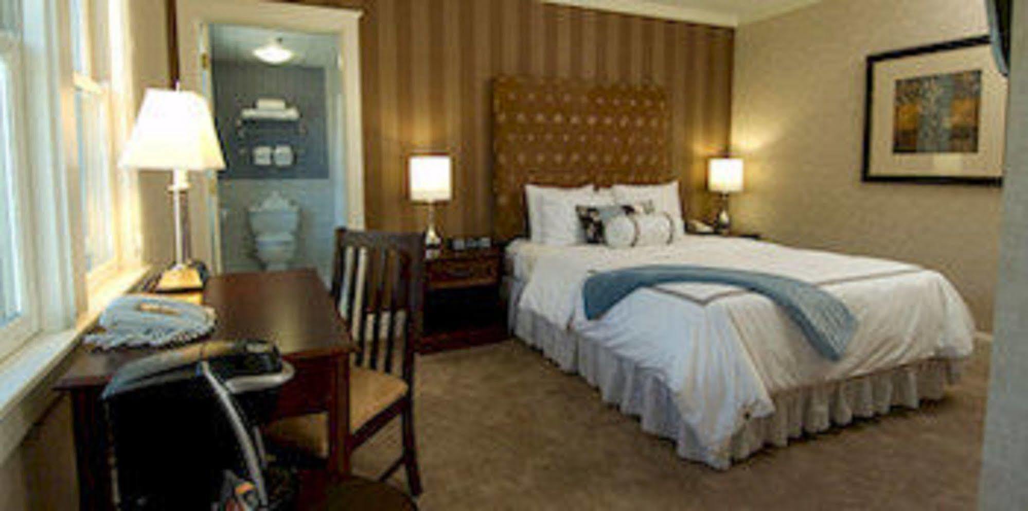 Capitol Plaza Hotel Montpelier Tapestry Collection By Hilton Bagian luar foto