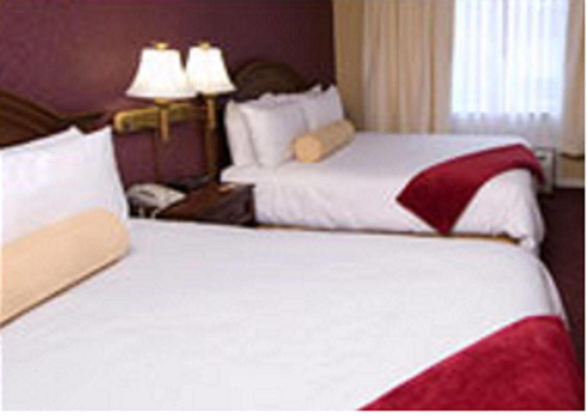Capitol Plaza Hotel Montpelier Tapestry Collection By Hilton Bagian luar foto
