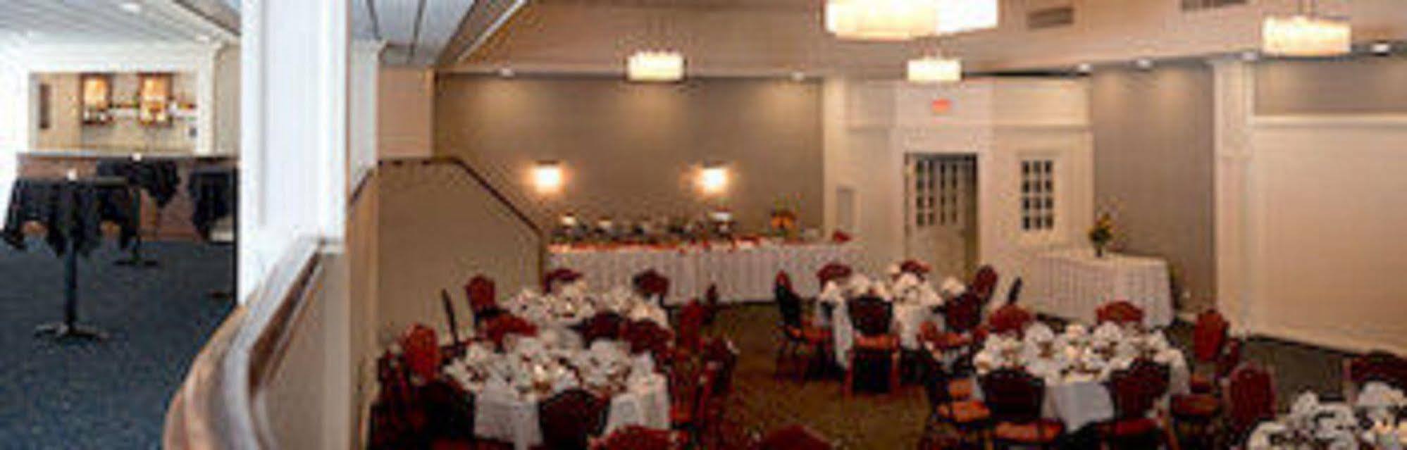 Capitol Plaza Hotel Montpelier Tapestry Collection By Hilton Bagian luar foto